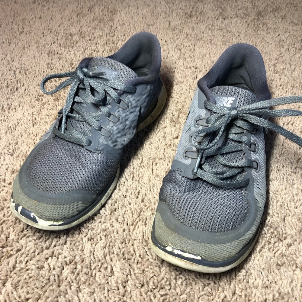 grey nike shoes